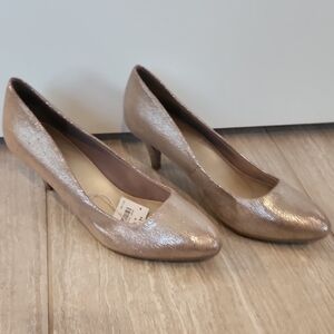 FIONI Clothing Gold Heels Classic Pumps